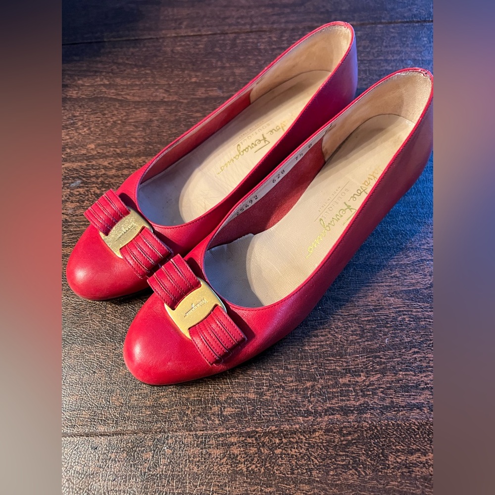 Vintage Salvatore Ferragamo pumps heel Vara bow ribbon leather Red 7.5B classic